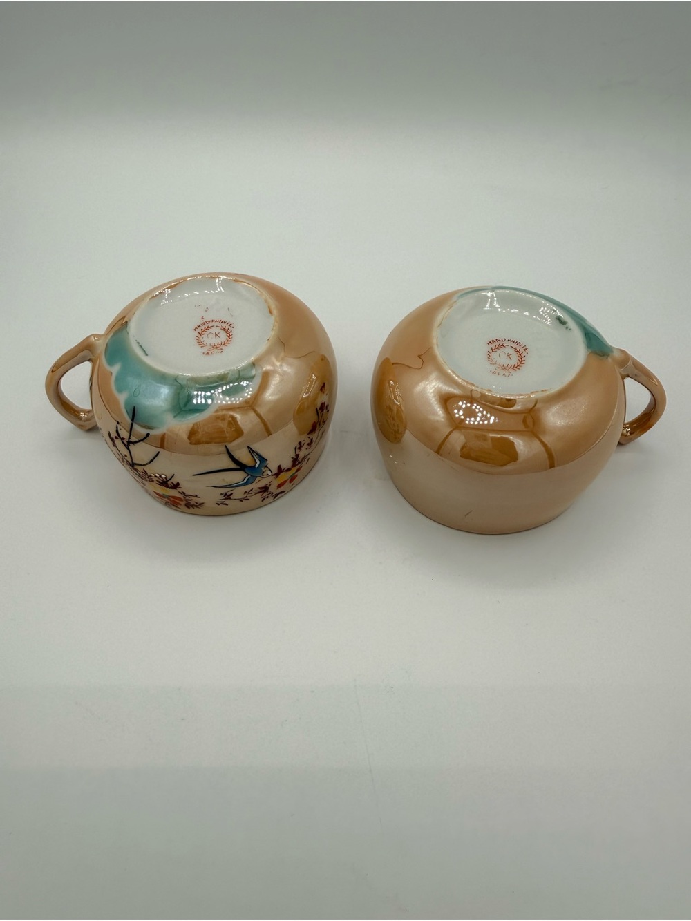 Pair of Japanese lusterware tea cups and integrated saucers-hand-painted - Picture 3 of 7